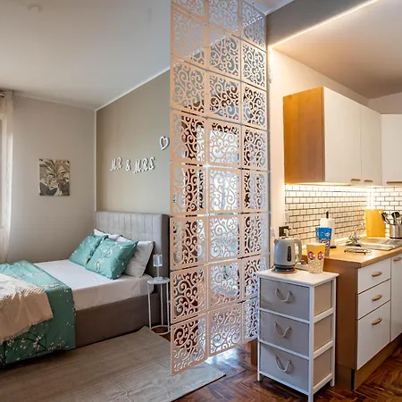 Garage & Station - Self Check-in & Access Apartment Como