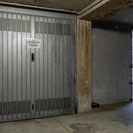 Apartment Garage & Station - Self Check-in & Access *